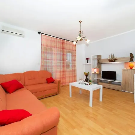 Beautiful In Center Of Apartment